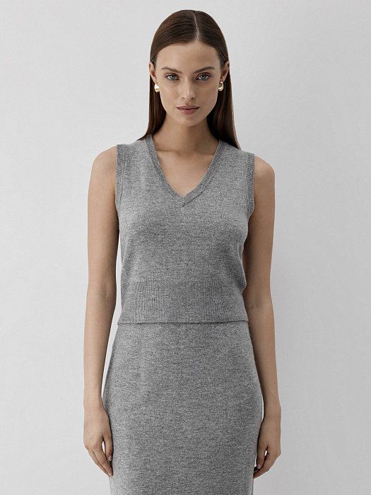 Knitted vest in wool and cashmere 410020127-103