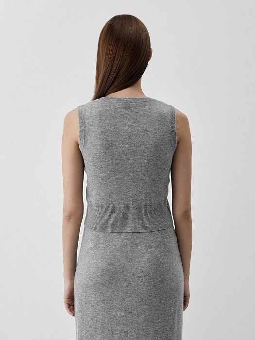 Knitted vest in wool and cashmere 410020127-103