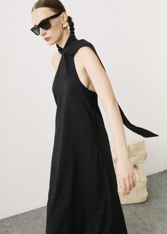 DRESS WITH NECK DETAIL