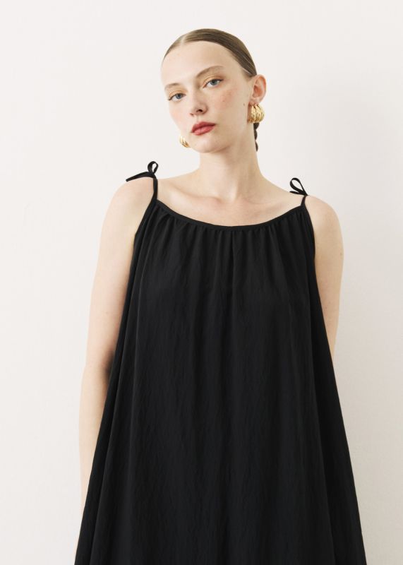 LOOSE-FITTING HALTER DRESS