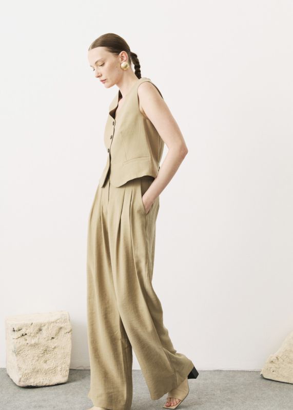 CLASSIC VEST-WIDE LEG PANTS WITH DARTS