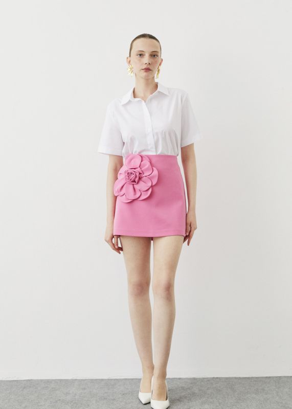 MINI SKIRT WITH ROSE DETAIL